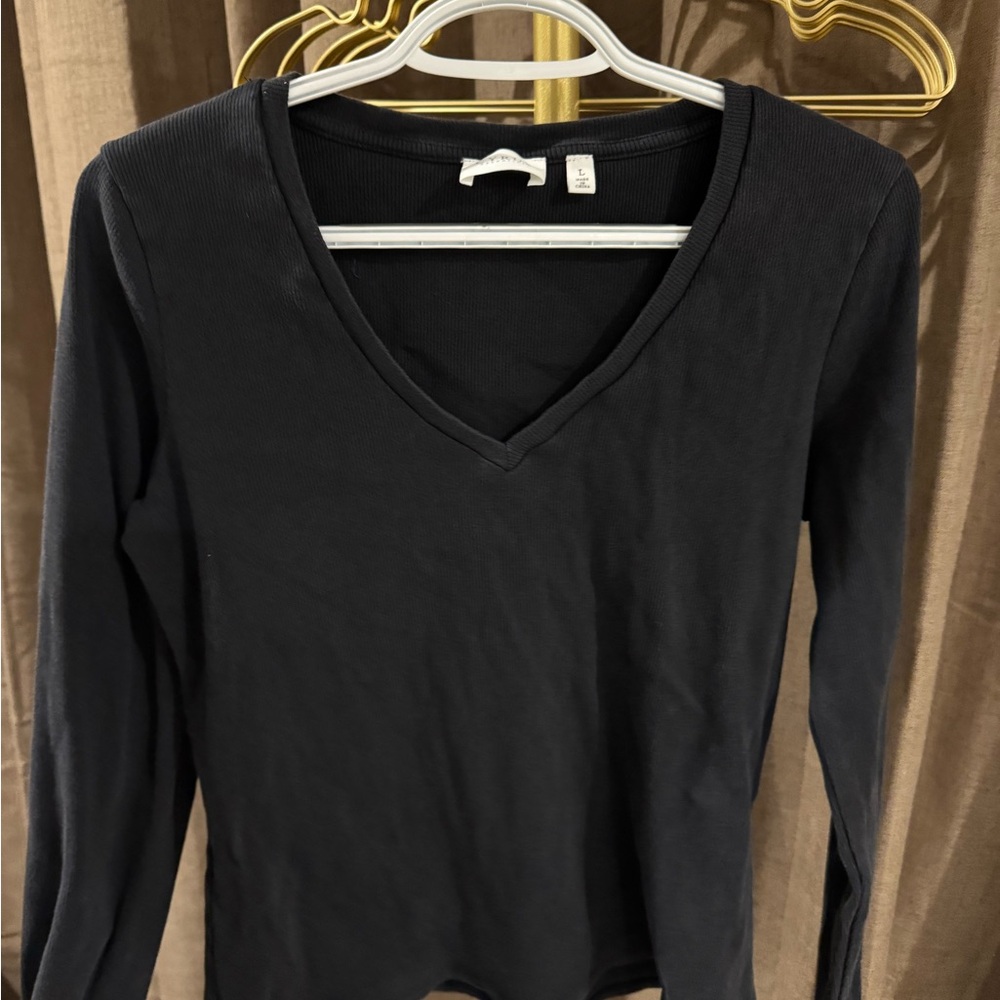 Cyrus Black V-Neck Long Sleeve Tee